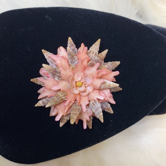 .- Vintage Pink Sea Shell Brooch - Handmade Pink Shell Pin - Picture 2 of 4